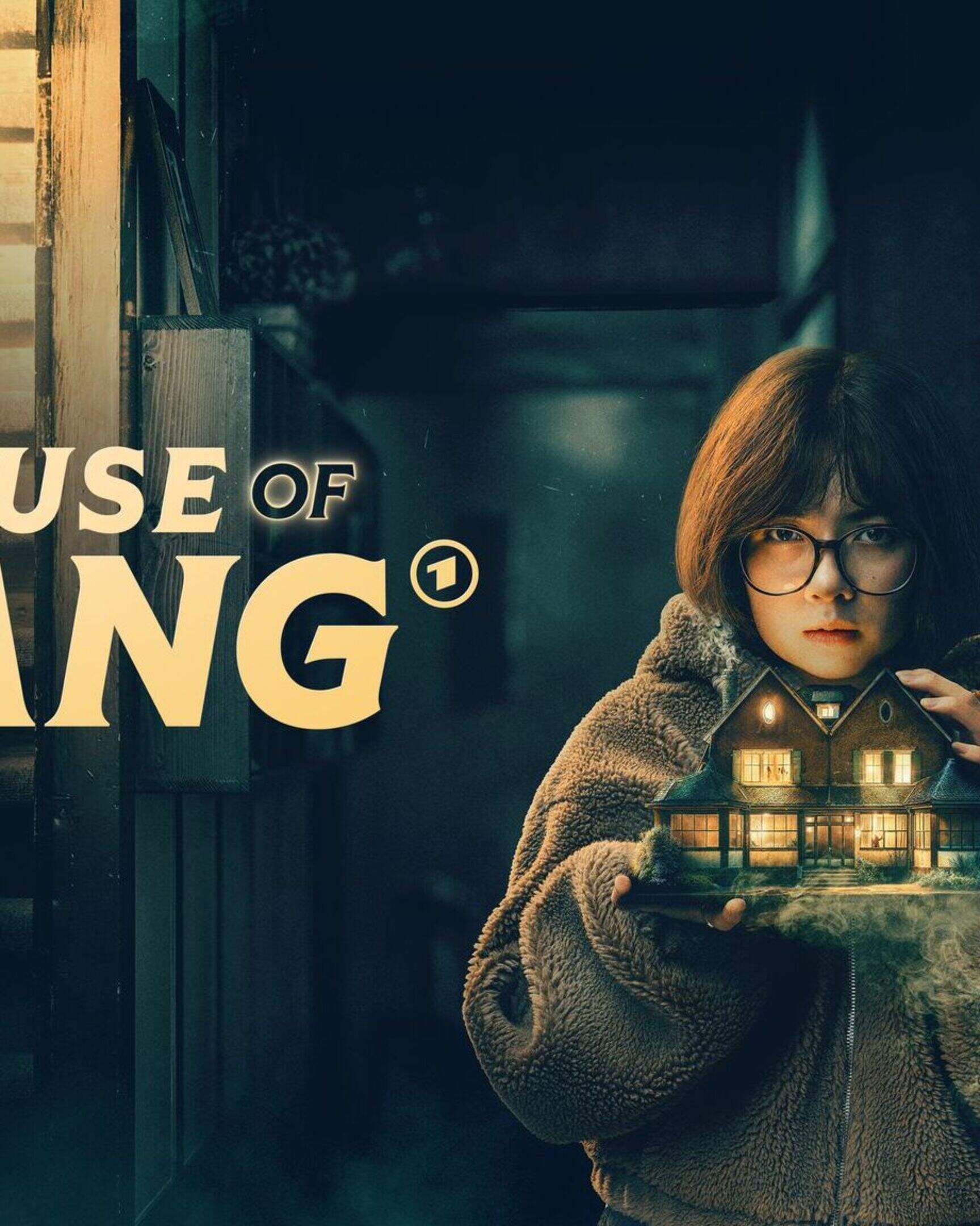 Die Mysteryserie "House of Yang" (SWR, 6 x 25 Min.) von Stefanie Ren (Regie: Mia Spengler) ist der ARD-Beitrag zu den BERLINALE SPECIAL SERIES 2026.
© SWR/Benno Kraehahn, , honorarfrei - Verwendung gemäß der AGB im engen inhaltlichen, redaktionellen Zusammenhang mit genannter SWR-Sendung bei Nennung "Bild: SWR/Benno Kraehahn, " (S2+). SWR Presse/Bildkommunikation, Stuttgart, Tel: 07221/929-12642, foto@swr.de / Weiterer Text über ots und www.presseportal.de/nr/6694 / Die Verwendung dieses Bildes für redaktionelle Zwecke ist unter Beachtung aller mitgeteilten Nutzungsbedingungen zulässig und dann auch honorarfrei. Veröffentlichung ausschließlich mit Bildrechte-Hinweis.